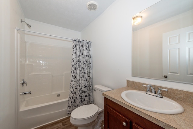 full bathroom featuring shower / bath combo with shower curtain, vanity, wood-type flooring, and toilet