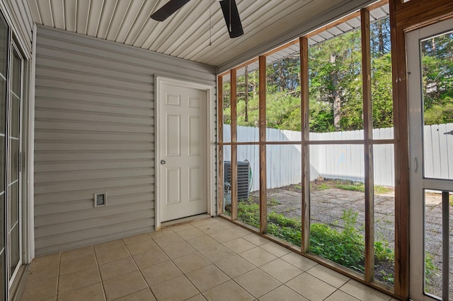 6585 Hickory Trace Cir, Chattanooga, TN 37421 - unfurnished sunroom with a ceiling fan