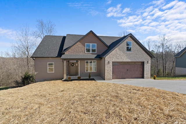 view of front of home featuring a front yard