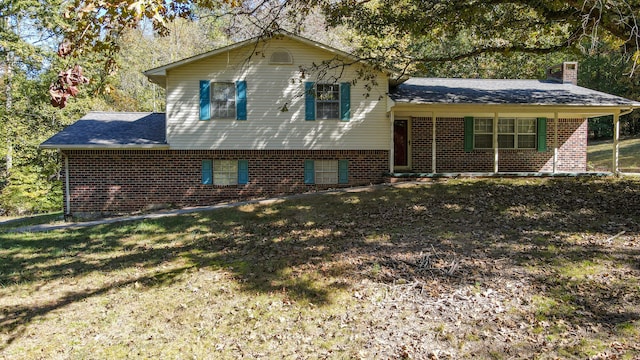 split level home with a front lawn