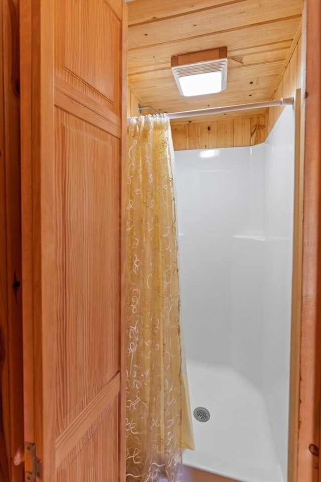 5027 Fanchers Mill Rd, Sparta, TN 38583 - full bath with a shower stall