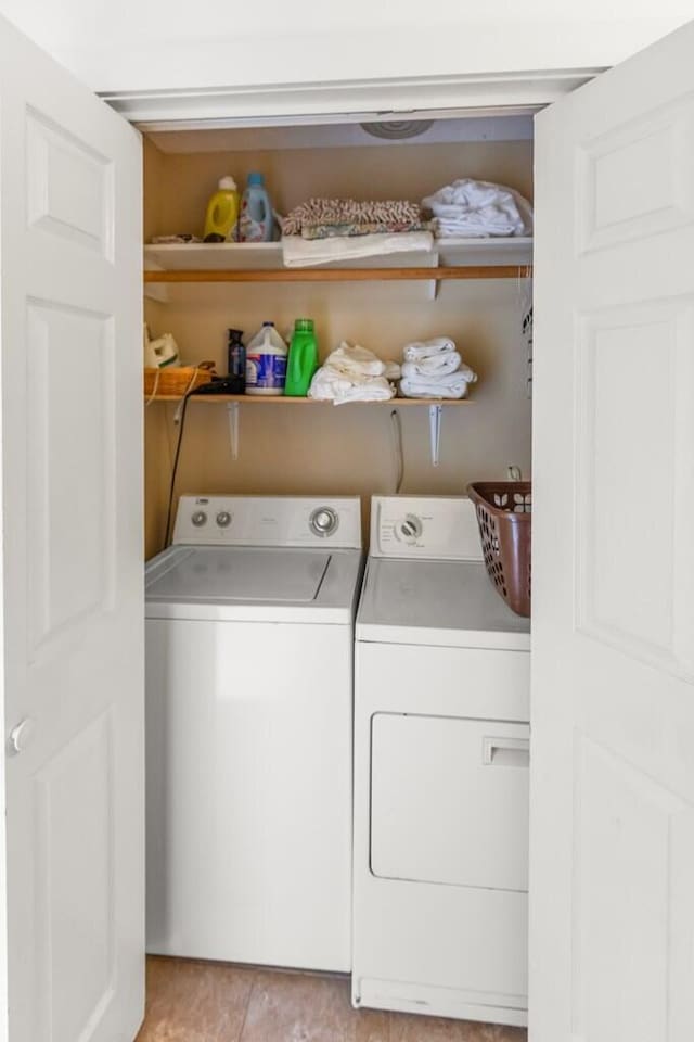 5027 Fanchers Mill Rd, Sparta, TN 38583 - laundry room with independent washer and dryer