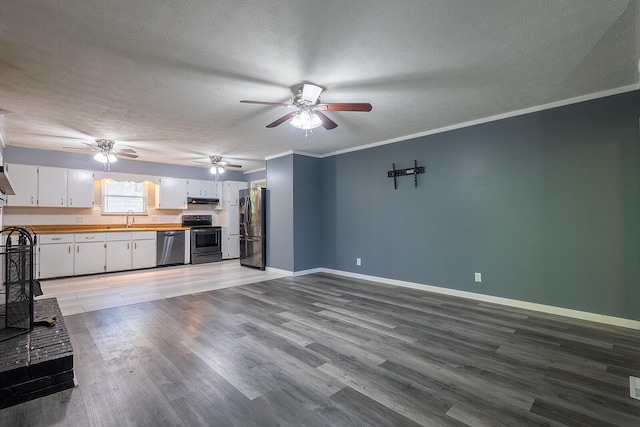 unfurnished living room with a sink, ceiling fan, a textured ceiling, and light wood-type flooring