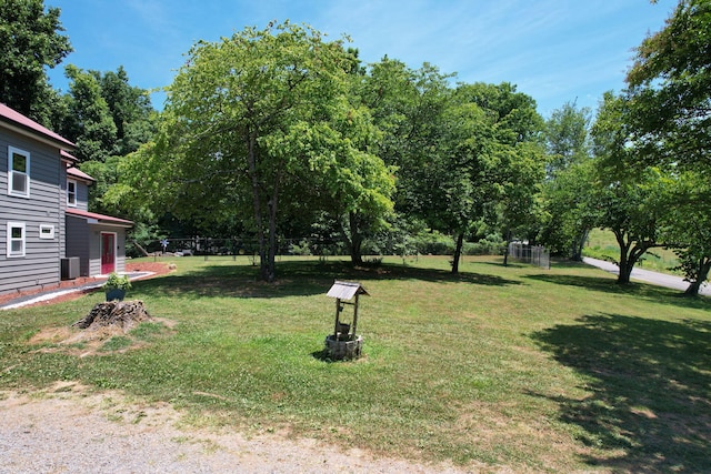 view of yard featuring a garage and cooling unit