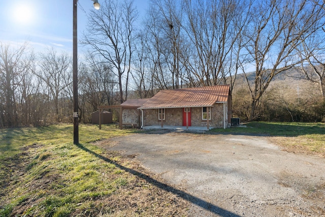 view of front of home featuring a front yard and central air condition unit