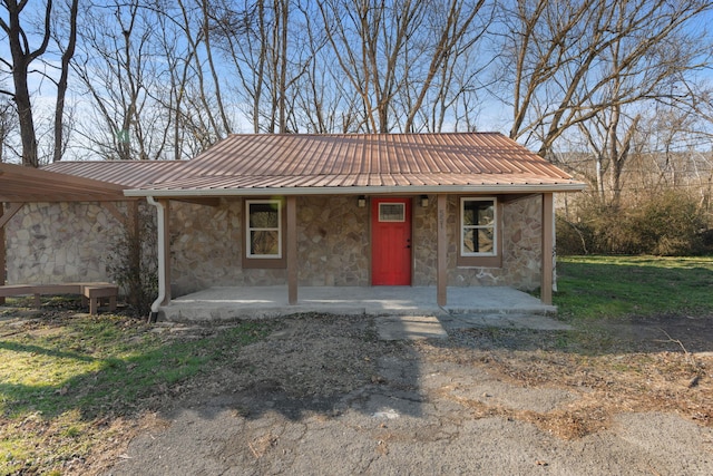 ranch-style house with a patio