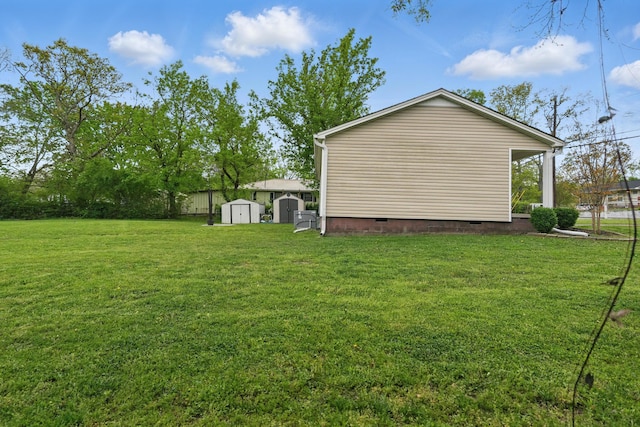 view of yard with an outbuilding and a storage unit