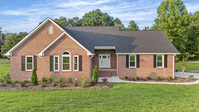 view of front facade featuring a front lawn