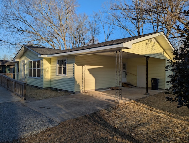 view of front of property featuring a carport