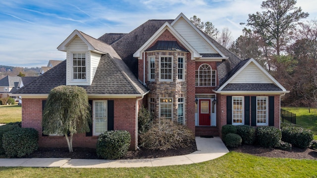 view of front facade with a front yard