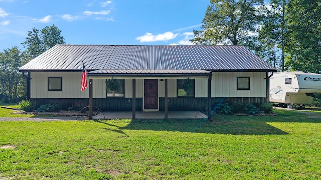 250 Creek Rd, Sweetwater, TN 37874 - view of front facade with a porch, metal roof, and a front lawn