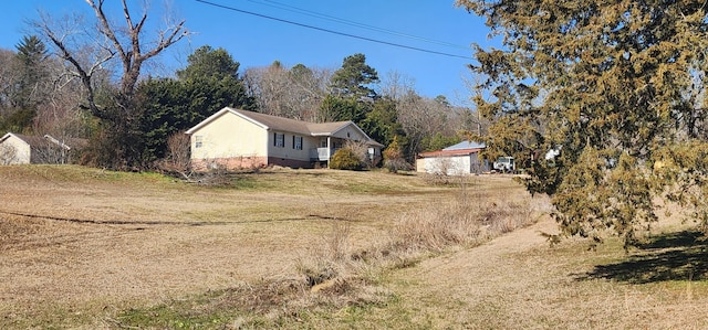 exterior space featuring a lawn