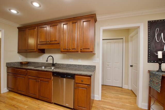 kitchen featuring dishwasher, light wood-type flooring, ornamental molding, and sink