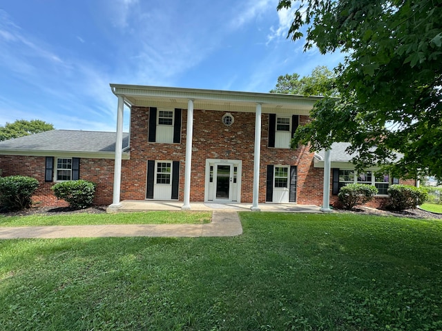 view of front of house featuring a front yard