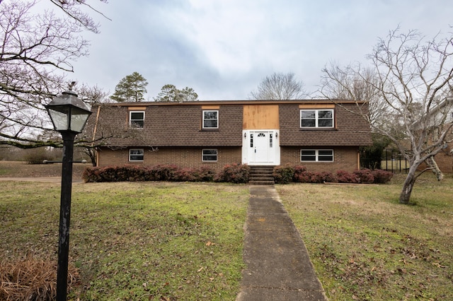 view of front of property with a front yard