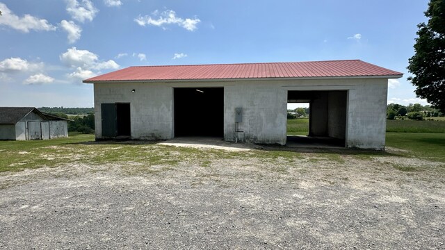 rear view of house featuring an outbuilding