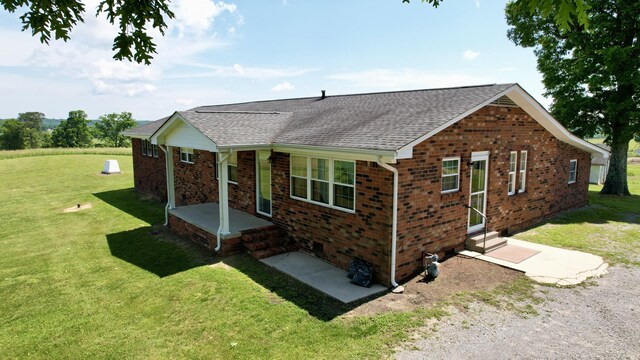 ranch-style house featuring a front lawn