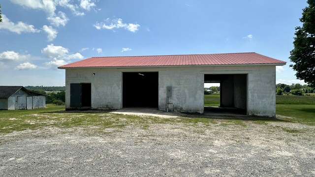 rear view of house featuring an outbuilding