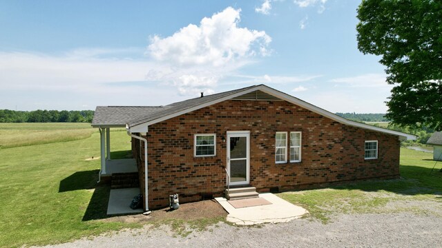 view of front facade featuring a front lawn