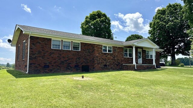 ranch-style home with a front yard