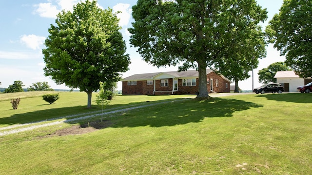 ranch-style house featuring a front yard