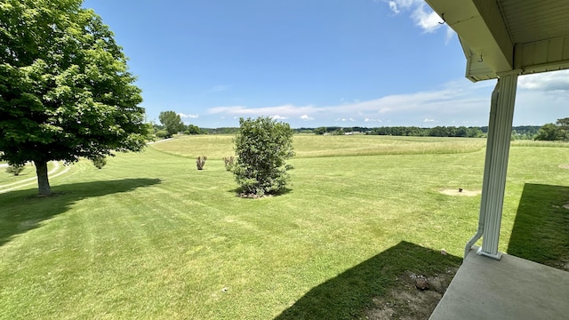 view of yard featuring a rural view