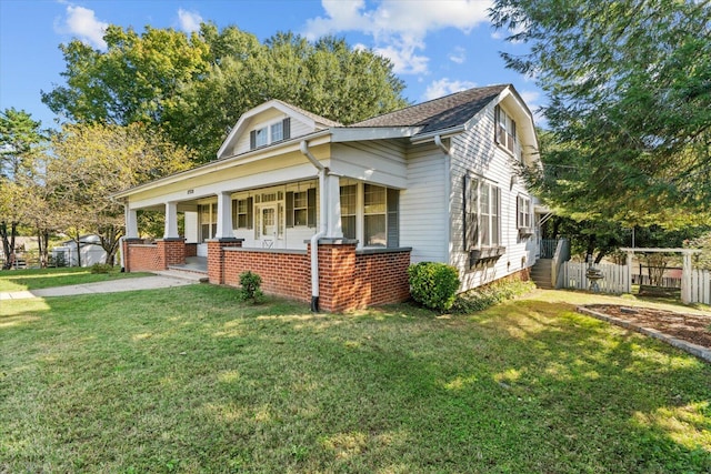 view of front facade featuring a front lawn and covered porch