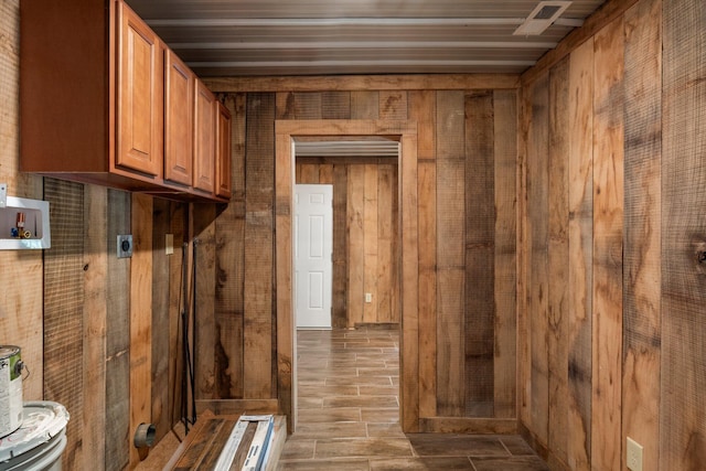 804 Eastanallee Ave, Athens, TN 37303 - mudroom with wooden walls