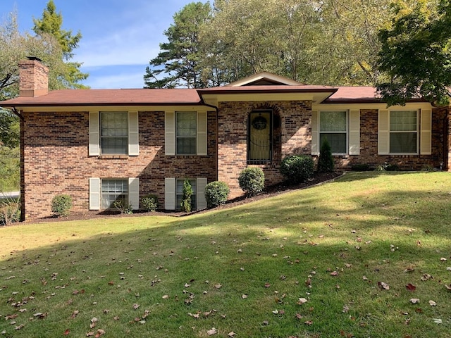 view of front of property with a front yard