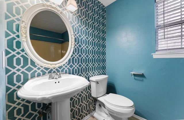 bathroom featuring toilet and sink