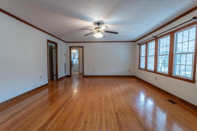 property entrance featuring a porch