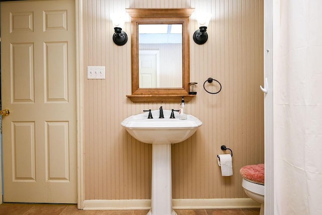 bathroom featuring toilet