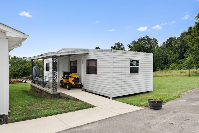 view of outdoor structure featuring a yard