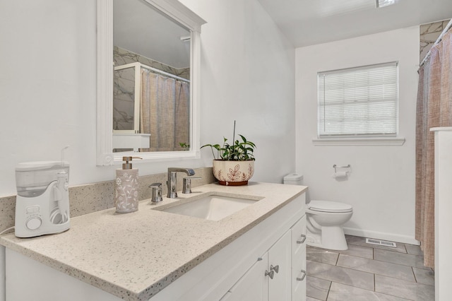 full bath featuring visible vents, curtained shower, tile patterned floors, vanity, and toilet
