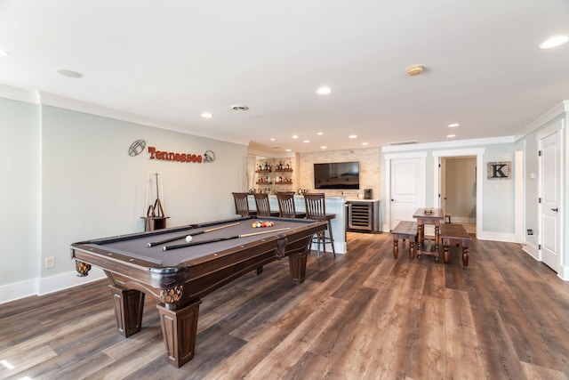 game room featuring billiards, dark hardwood / wood-style flooring, crown molding, and bar