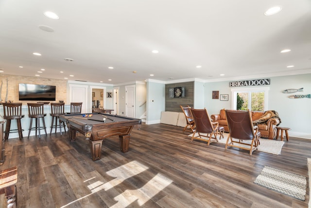 playroom with bar area, dark hardwood / wood-style floors, billiards, and crown molding