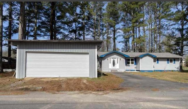 ranch-style home featuring a garage