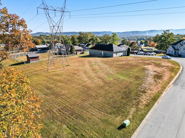 view of yard with a mountain view