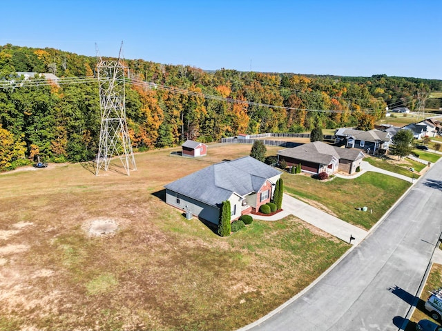 bird's eye view featuring a wooded view