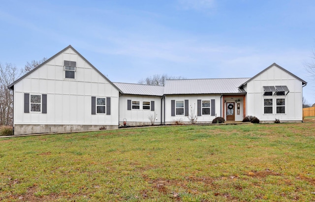 view of front of property with a front lawn