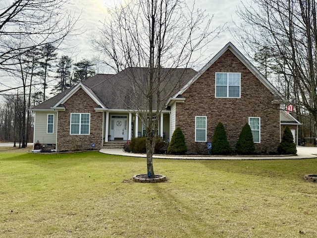 view of front of house featuring a front lawn