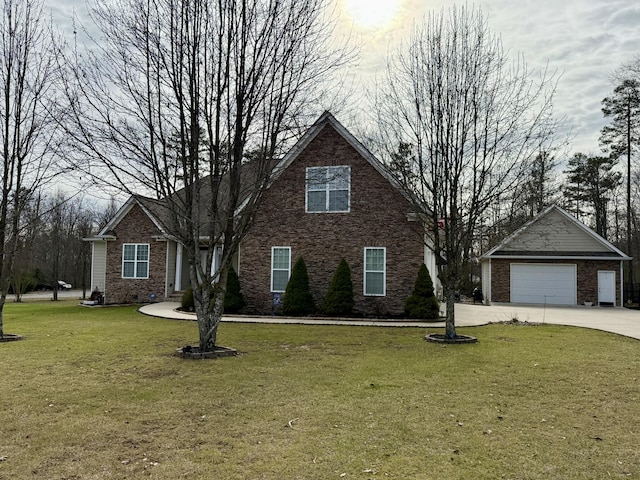 view of front of house featuring a front lawn