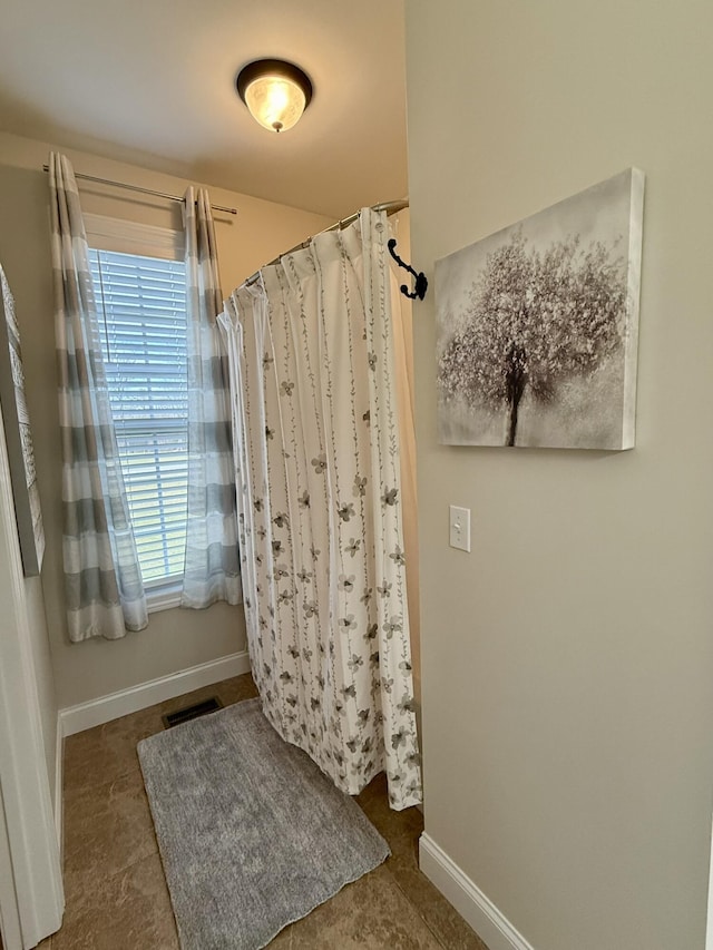 bathroom with curtained shower