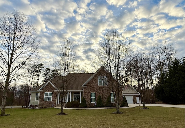 view of front of home featuring a garage and a front yard