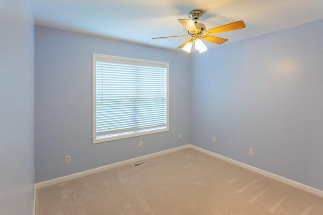 carpeted empty room featuring ceiling fan