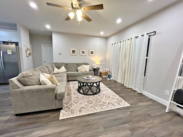 living area featuring dark wood-type flooring, recessed lighting, a ceiling fan, and baseboards