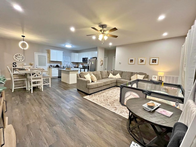 living room featuring recessed lighting, dark wood-style floors, and ceiling fan