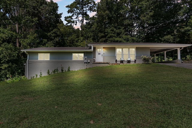 view of front of house with a carport and a lawn