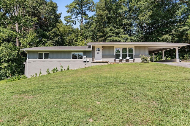 view of front facade featuring a carport, a porch, and a front lawn