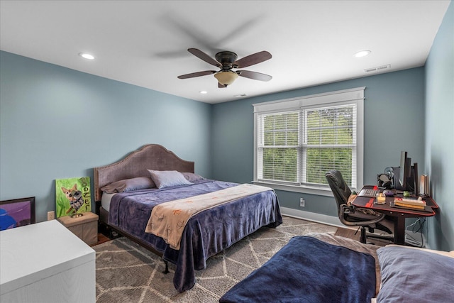 bedroom with ceiling fan